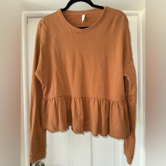 Wishlist Peplum Style Cropped Crewneck - Picture 1 of 6